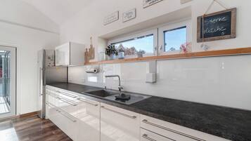 Kühlschrank, Ofen, Herdplatte, Geschirrspüler