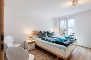 2 bedrooms, iron/ironing board, free WiFi - Apartment 'Haldenweg' with Mountain View, Shared Garden and Balcony (Höchenschwand)