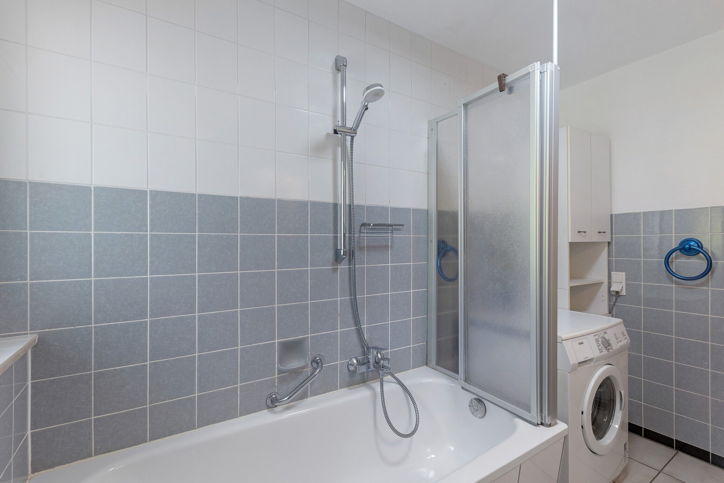 Dusche, Haartrockner, Handtücher