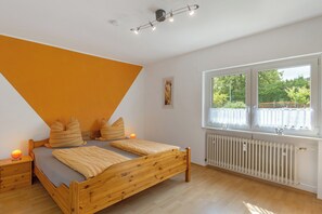 2 bedrooms, free WiFi, bed sheets - Apartment 'Eva' with Private Terrace, Shared Garden and Wi-Fi (Grebenhain)