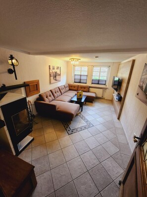 TV, fireplace, ping pong - Apartment 'Katze' with Shared Terrace, Shared Garden and Wi-Fi (Schmallenberg)