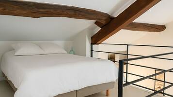 1 Schlafzimmer, Reisekinderbett, Bettwäsche