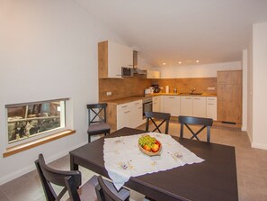 Dining - Apartment 'Kuhstall' with Shared Terrace, Shared Garden and Wi-Fi (Schmallenberg)