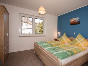 2 makuuhuonetta, silitysrauta/-lauta, ilmainen Wi-Fi, vuodevaatteet