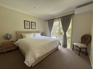 3 habitaciones, tabla de planchar con plancha, wifi y ropa de cama 