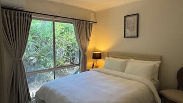 3 bedrooms, iron/ironing board, WiFi, bed sheets