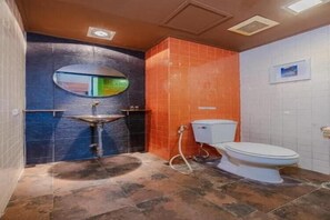 Shower, bidet, towels
