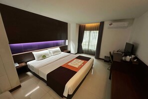 1 bedroom, desk - Deluxe City Stay | Near Airport Link & Transport (Bangkok)