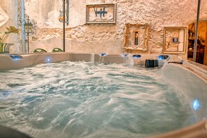 Indoor spa tub - Le 1693 - 4* Charm & Comfort in Cathar country (Limoux)