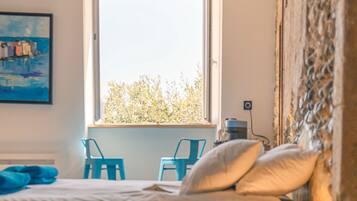 2 chambres, coffres-forts dans les chambres, bureau