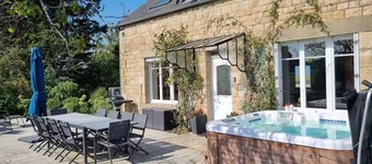 Au Mont Chez Vous #Jacuzzi and Mont-St-Michel View#