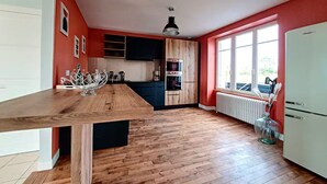 Micro-ondes, four, plaque de cuisson, lave-vaisselle