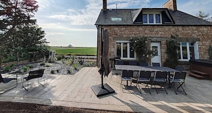 Au Mont Chez Vous #Jacuzzi and Mont-St-Michel View#