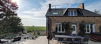 Au Mont Chez Vous #Jacuzzi and Mont-St-Michel View#
