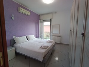 2 bedrooms, in-room safe, iron/ironing board, free WiFi