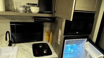 Microones i placa de cuina