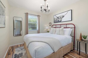 2 bedrooms, desk, iron/ironing board, WiFi