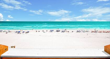 Beachfront/Luxurious/Modern/Private Beach/Walk to Pompano Joe's Restaurant