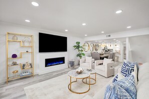 Smart TV, fireplace