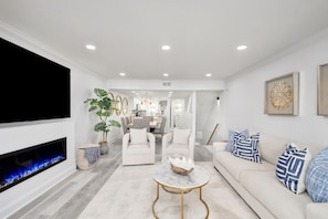 Smart TV, fireplace