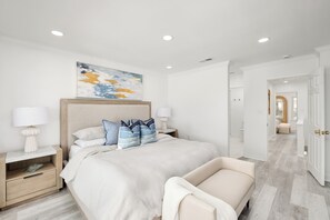 4 bedrooms, iron/ironing board, WiFi, bed sheets