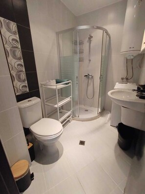 Dusche, Handtücher, Seife, Toilettenpapier