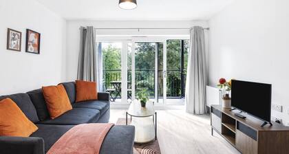 Luxury 5 bed Apt in Maidstone, sleeps 6 with free parking.