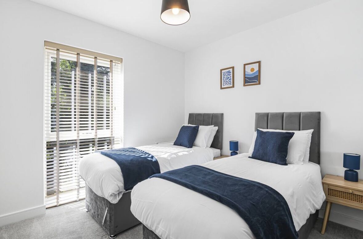 2 bedrooms, iron/ironing board, WiFi