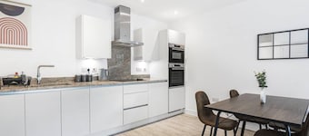 Luxury 5 bed Apt in Maidstone, sleeps 6 with free parking.