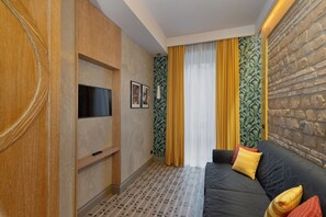 Family Apartment, Courtyard View | Free WiFi