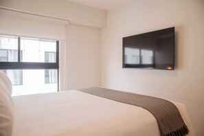 2 habitaciones, tabla de planchar con plancha, wifi y ropa de cama