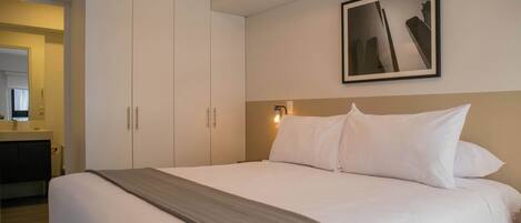 2 bedrooms, iron/ironing board, WiFi, bed sheets