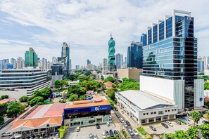 Unclassified image, 4 of 42, button