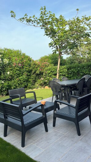 Outdoor dining - APPARTEMENT VILLA 7PERSONNES LE CAP D'AGDE Résidence PORT LANO Plage LA ROQUILLE (Agde)
