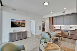 Interior - Contemporary 2BR/1BA in 72 Park - Stunning Views (Miami Beach)