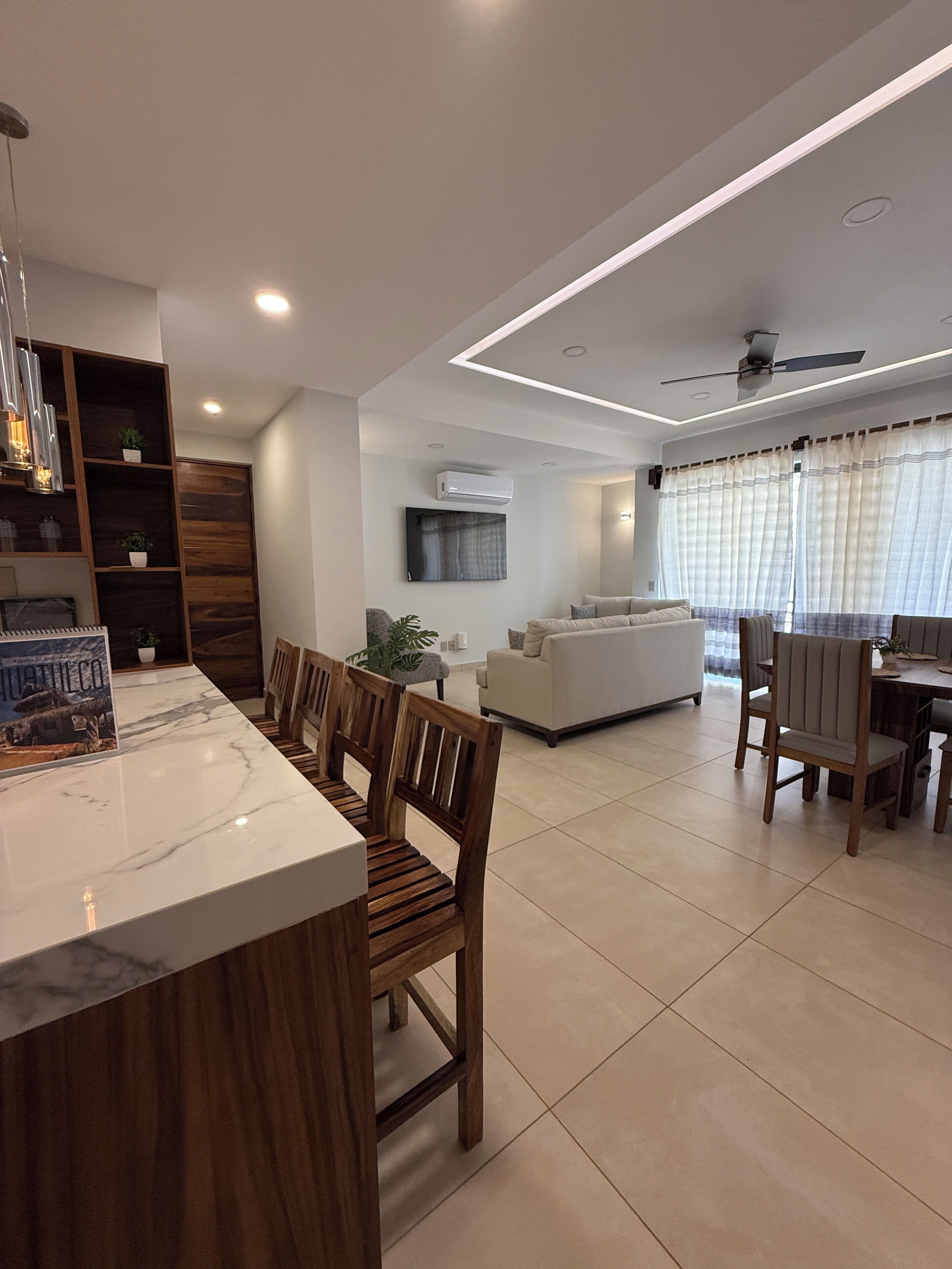 Deluxe Apartment, Garden View | Living room
