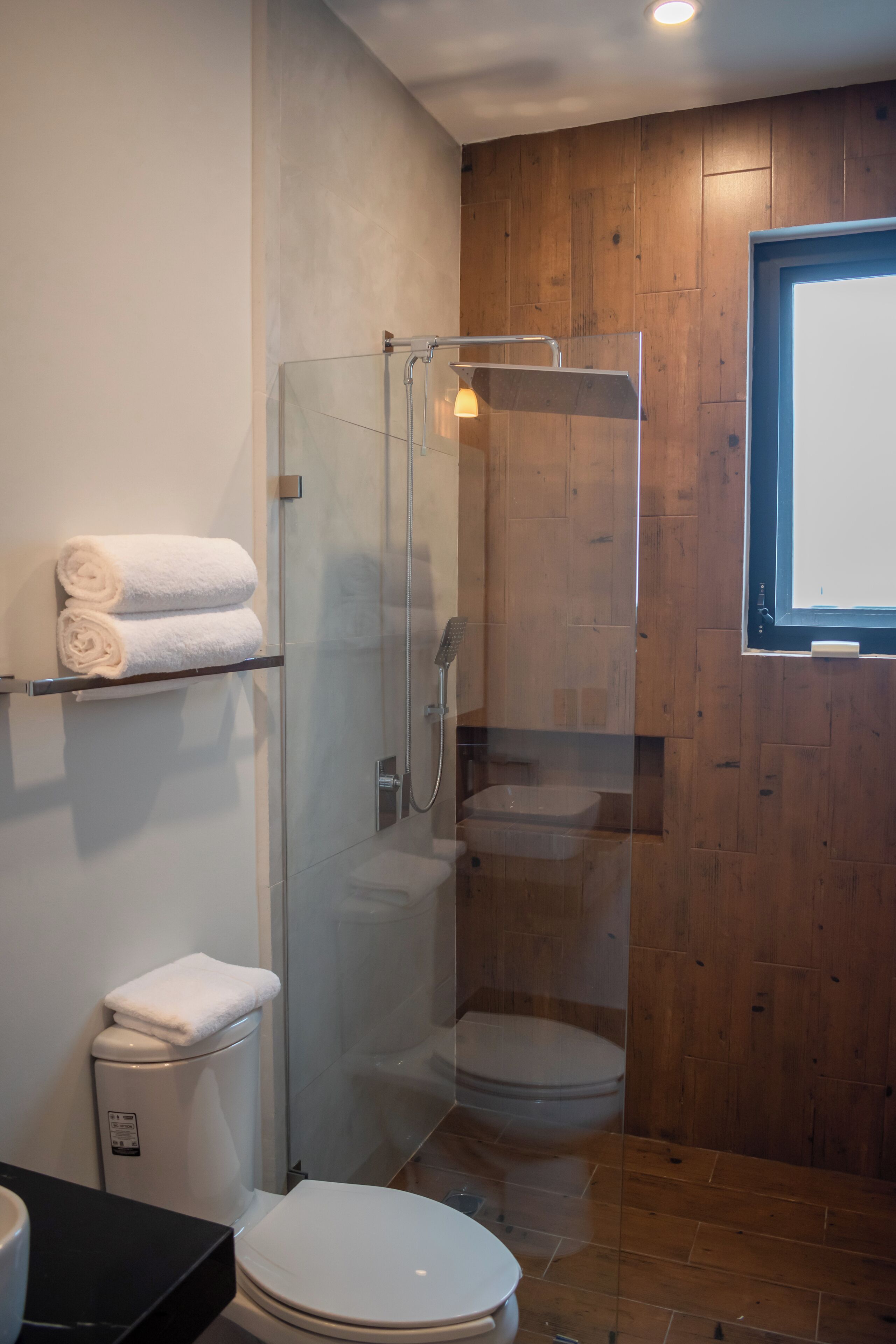 Departamento superior | Baño | Regadera, amenidades de baño gratuitas, secadora de cabello, toallas 