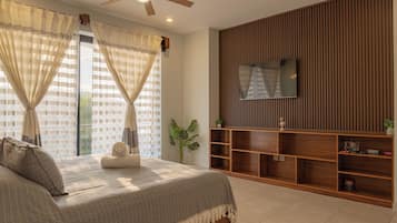 Deluxe Apartment | Laptop workspace, blackout curtains, free WiFi, individually decorated