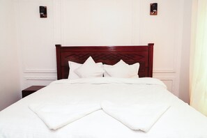 3 chambres, fer et planche à repasser, Wi-Fi, draps fournis
