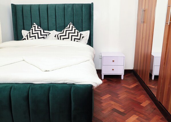 3 bedrooms, iron/ironing board, WiFi, bed sheets