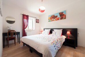 2 quartos, ferros/tábuas de passar roupa, Wi-Fi, roupa de cama