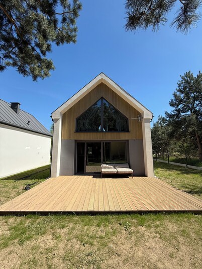 Charming 2-bedroom bungalow with AC, WiFi in tranquil Niesulice