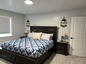 3 chambres, fer et planche à repasser, Wi-Fi, draps fournis