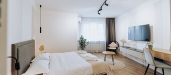 Comfortable 1BR -Work Desk - Steps from Oasis Mall