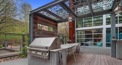 CozySuites Mill District with pool, gym #03