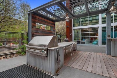 CozySuites Mill District with pool, gym #03