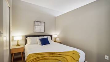 1 slaapkamer, een strijkplank/strijkijzer, wifi, beddengoed