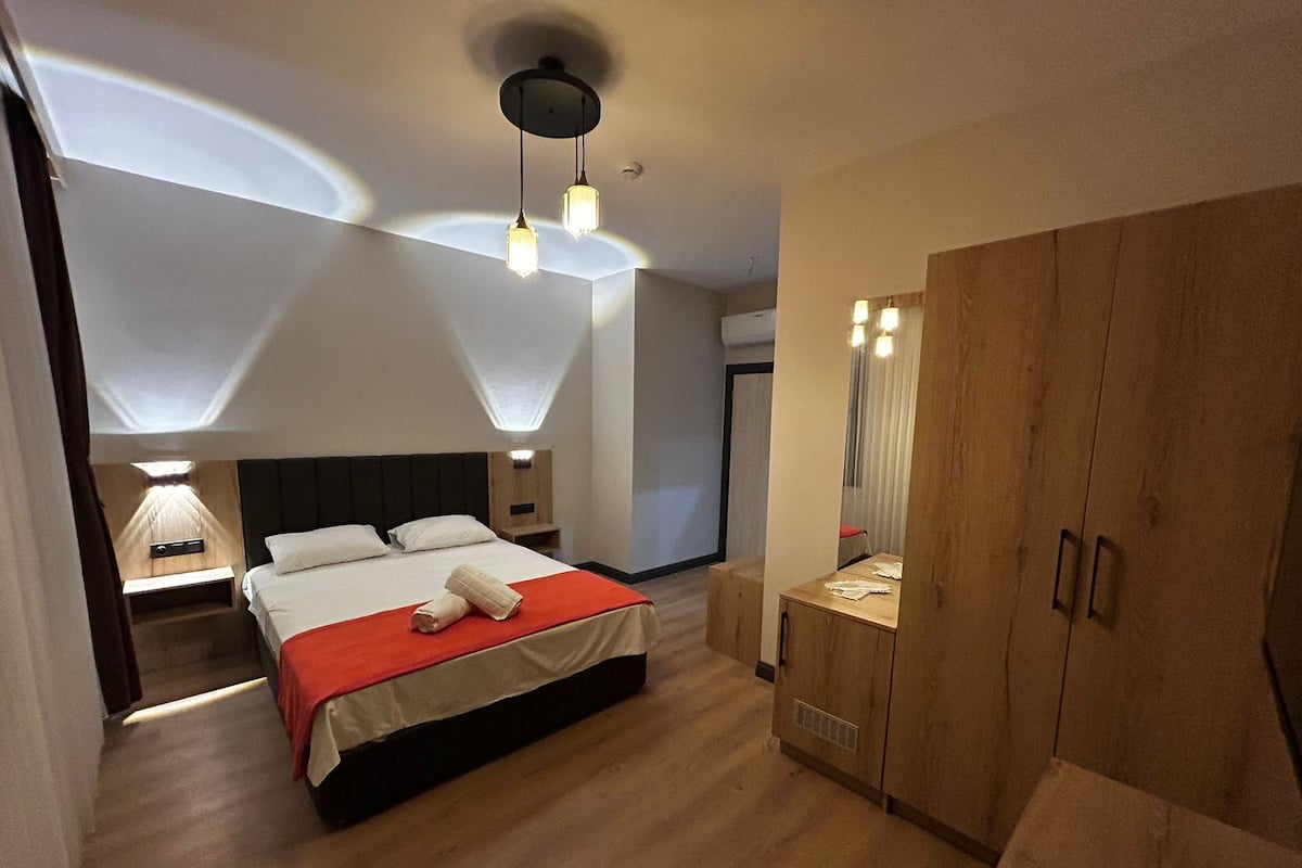 Minibar, escritorio y wifi gratis
