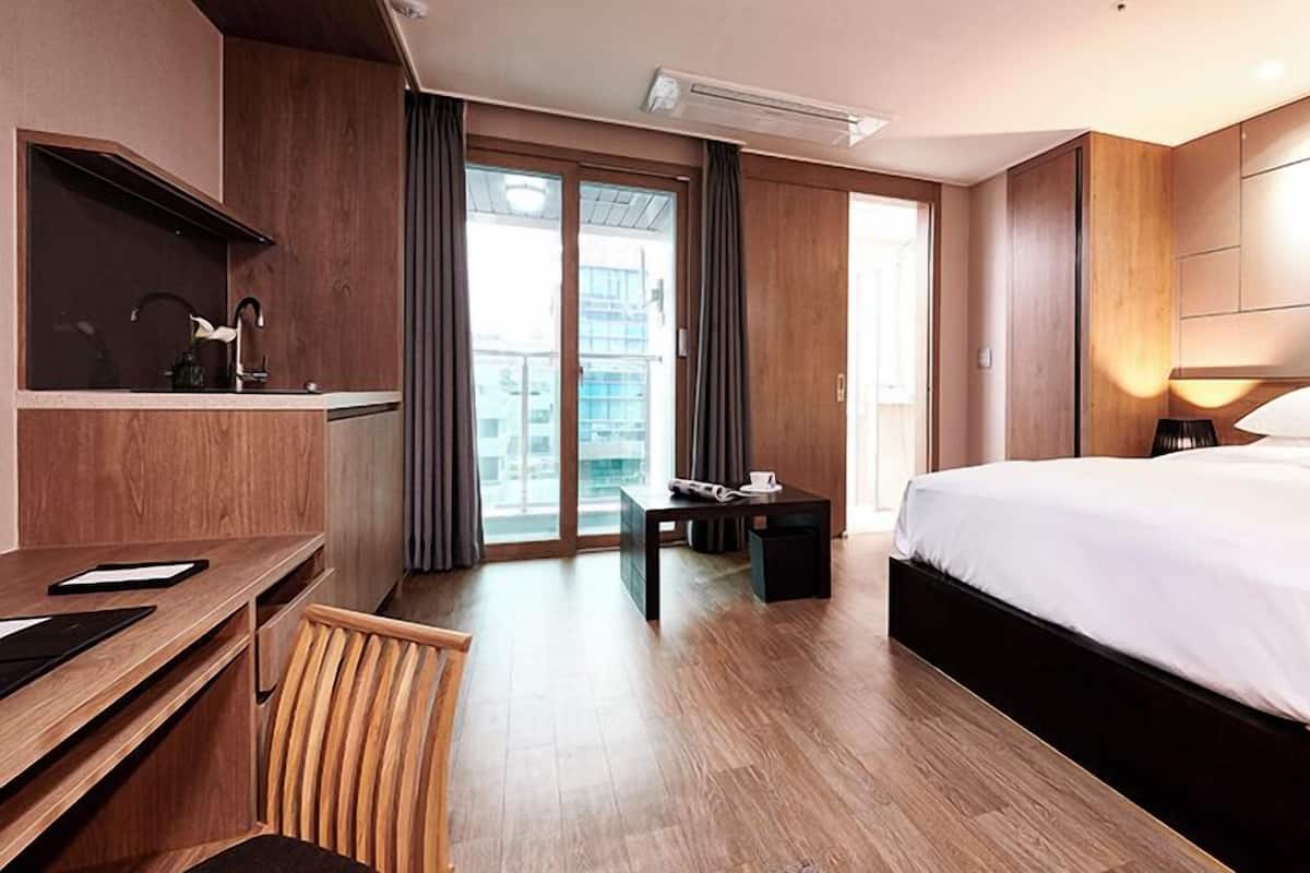 Traditional-Doppelzimmer | Zimmersafe, Schreibtisch, laptopgeeigneter Arbeitsplatz