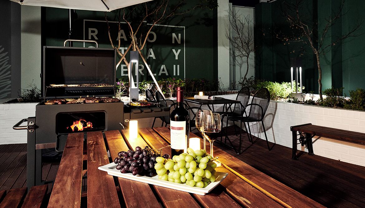 Phòng Suite Deluxe | Két bảo mật tại phòng, bàn, khu vực làm việc phù hợp cho laptop 